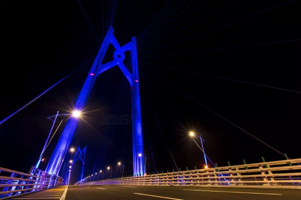 LED照明標(biāo)桿項目：港珠澳大橋