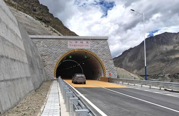隧道照明,智能照明系統(tǒng),為山區(qū)高速公路,保駕護(hù)航