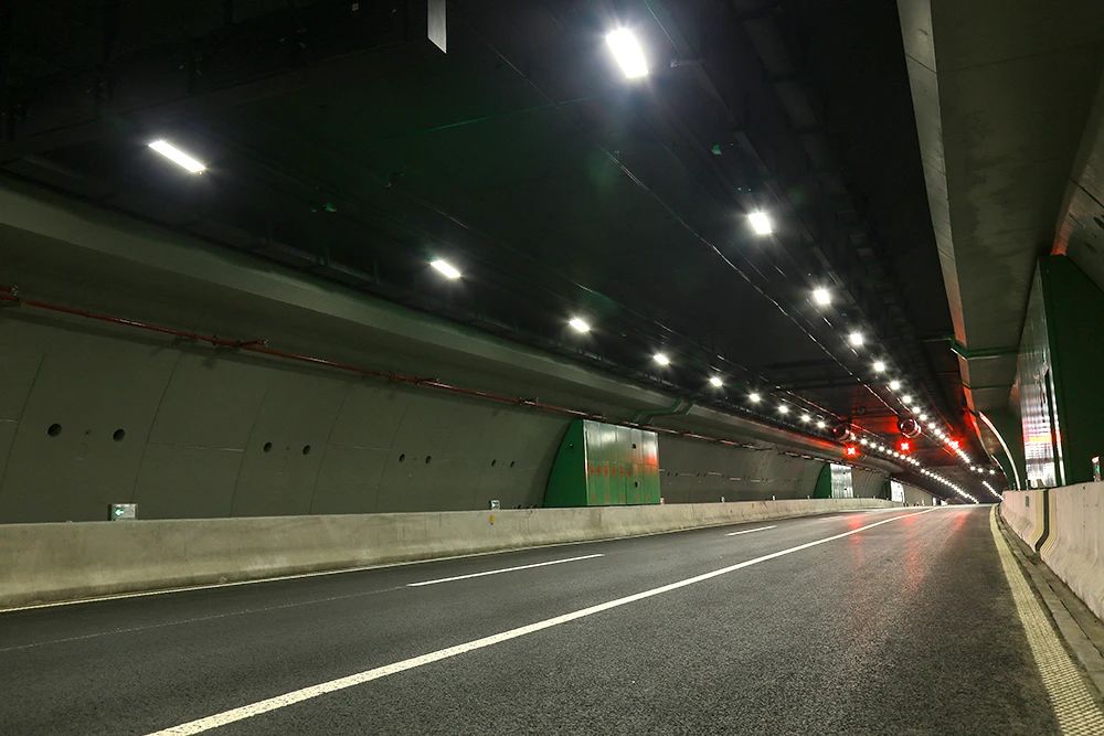 點(diǎn)亮,上海,東西大通道,全國(guó)至少,2500條隧道,跟閔行,這家企業(yè),相關(guān)